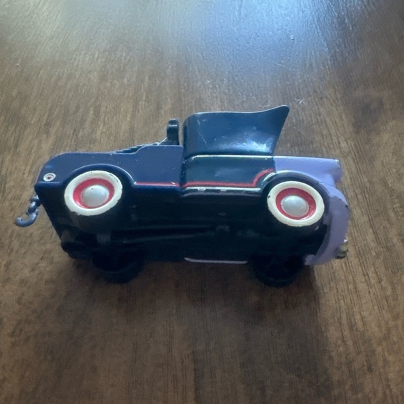 Disney Pixar Cars 2 - VAMPIRE DRACULA MATER 2013 - 1:55 Scale Diecast - Picture 8 of 8